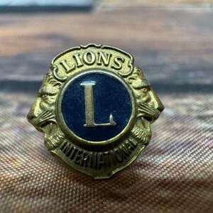 Vintage Lions Club International Gold Tone Blue Enamel Lapel Pin Tie Tack Hat